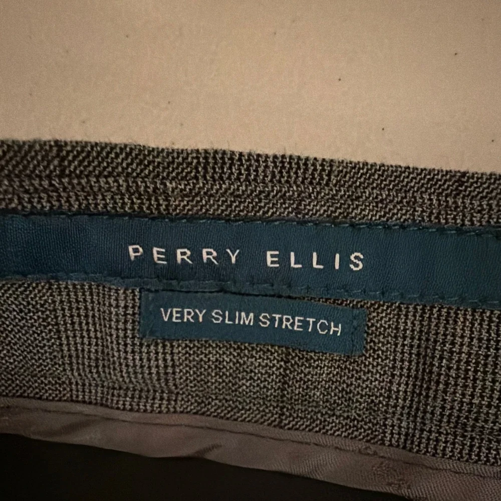 Perry Ellis Very Slim Stretch Men's 38 Gray Plaid Slim Straight Flat Front